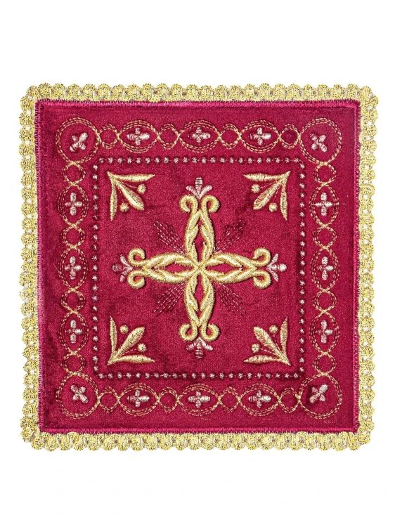 Komplet kielichowy aksamitny z haftowanym motywem liturgicznym w kolorze czerwonym – palka i elementy zestawu