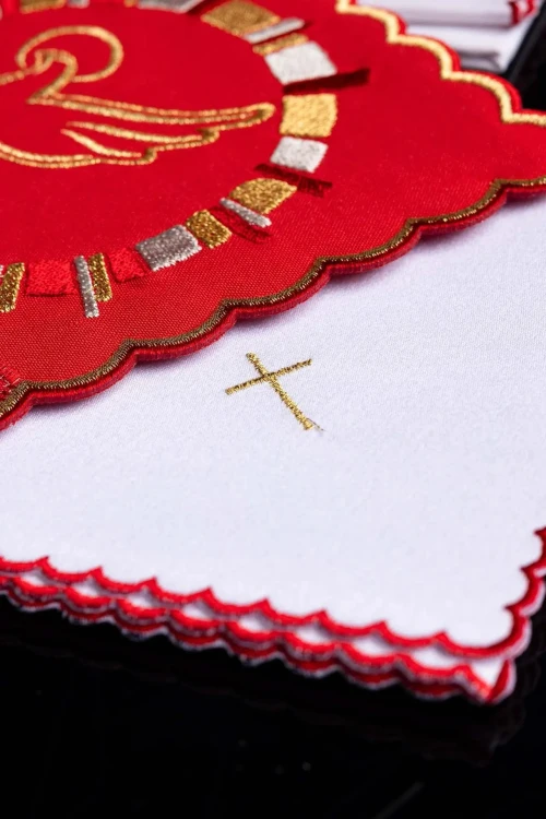 Czerwony komplet bielizny kielichowej z Duchem Świętym w aureoli – detal palki