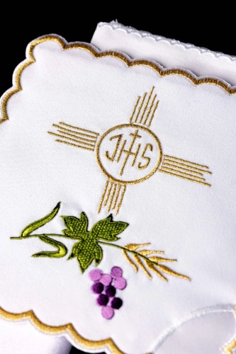 Komplet bielizny kielichowej z symbolami eucharystycznymi – widok główny