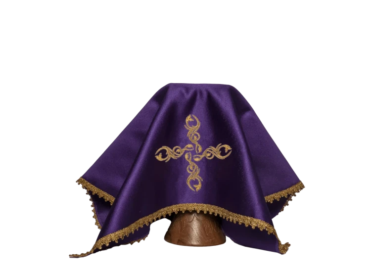 Fioletowy welon z zestawu kolorów liturgicznych – widok na kielichu