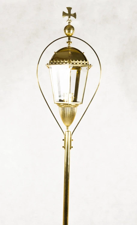 Mosiężna lampa procesyjna na wkład olejowy 210 cm – ujęcie 4