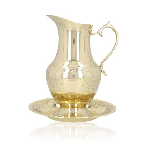 Mosiężny dzbanek do chrztu z dekoracyjnym uchwytem – widok główny
