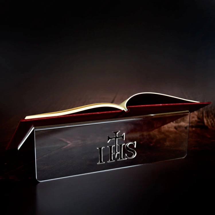 Pulpit z pleksi duży z otwartą księgą