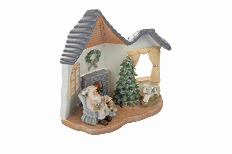 Domek świąteczny LED Favola 17 cm - figurka z bateriami - widok ukośny