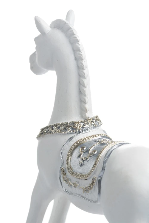 Konik na biegunach Favola 24 cm - biała figurka - zbliżenie głowy i zdobienia
