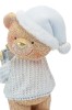 Miś świąteczny z prezentem Favola 13 cm - figurka - widok ukośny