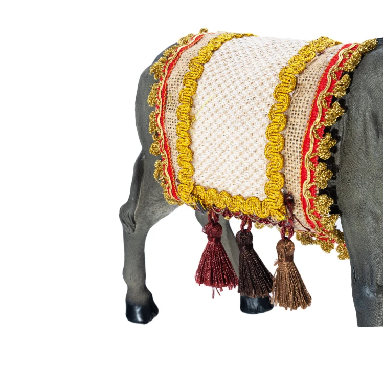 Osioł z czaprakiem do szopki 37 x 11 x 28 cm - zdjęcie 3