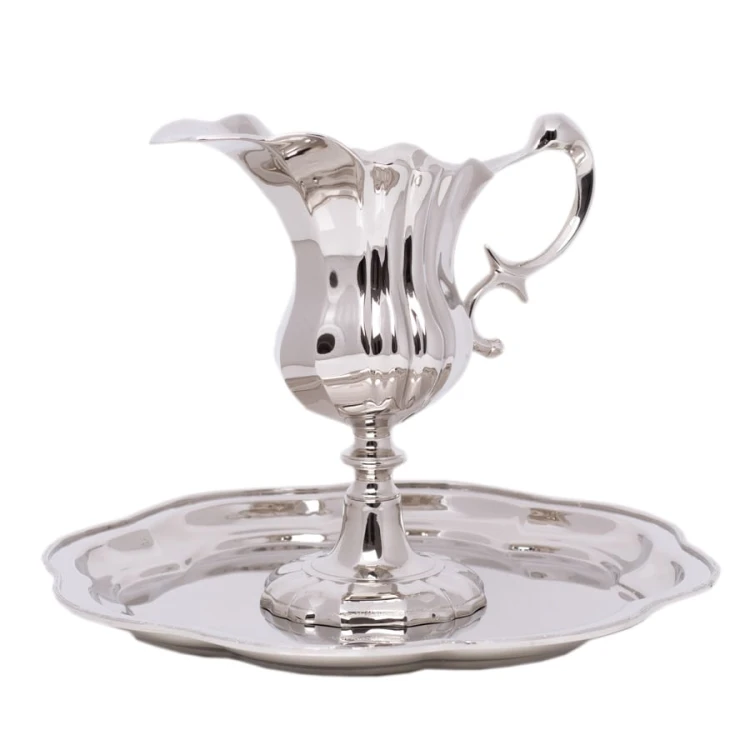 Naczynie do Chrztu Świętego mosiężne, niklowane.