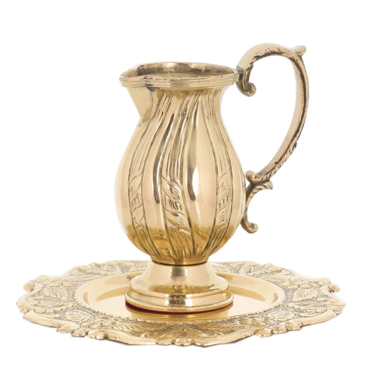 Dzbanek na Chrzest Święty mosiądz