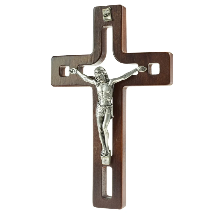 Nowoczesny krzyż drewniany z wycięciami
