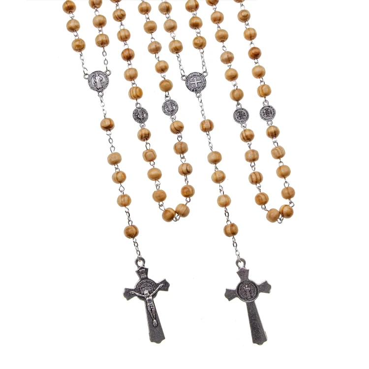 Różaniec drewniany z medalem Św. Benedykta