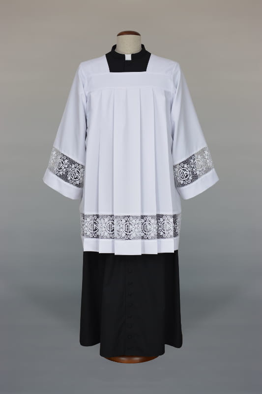 Komża kapłańska z IHS.