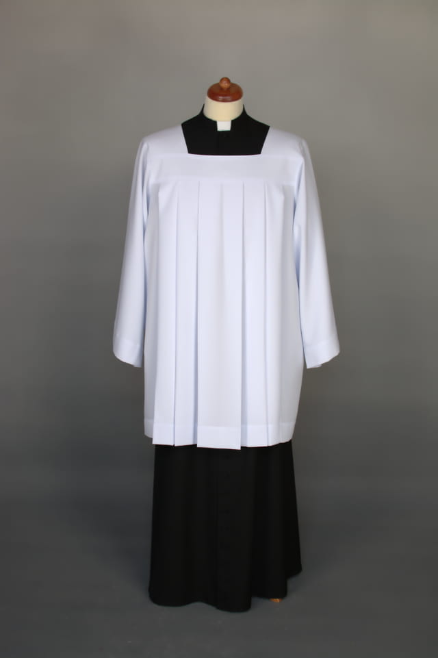 Komża kapłańska z elanobawełny.