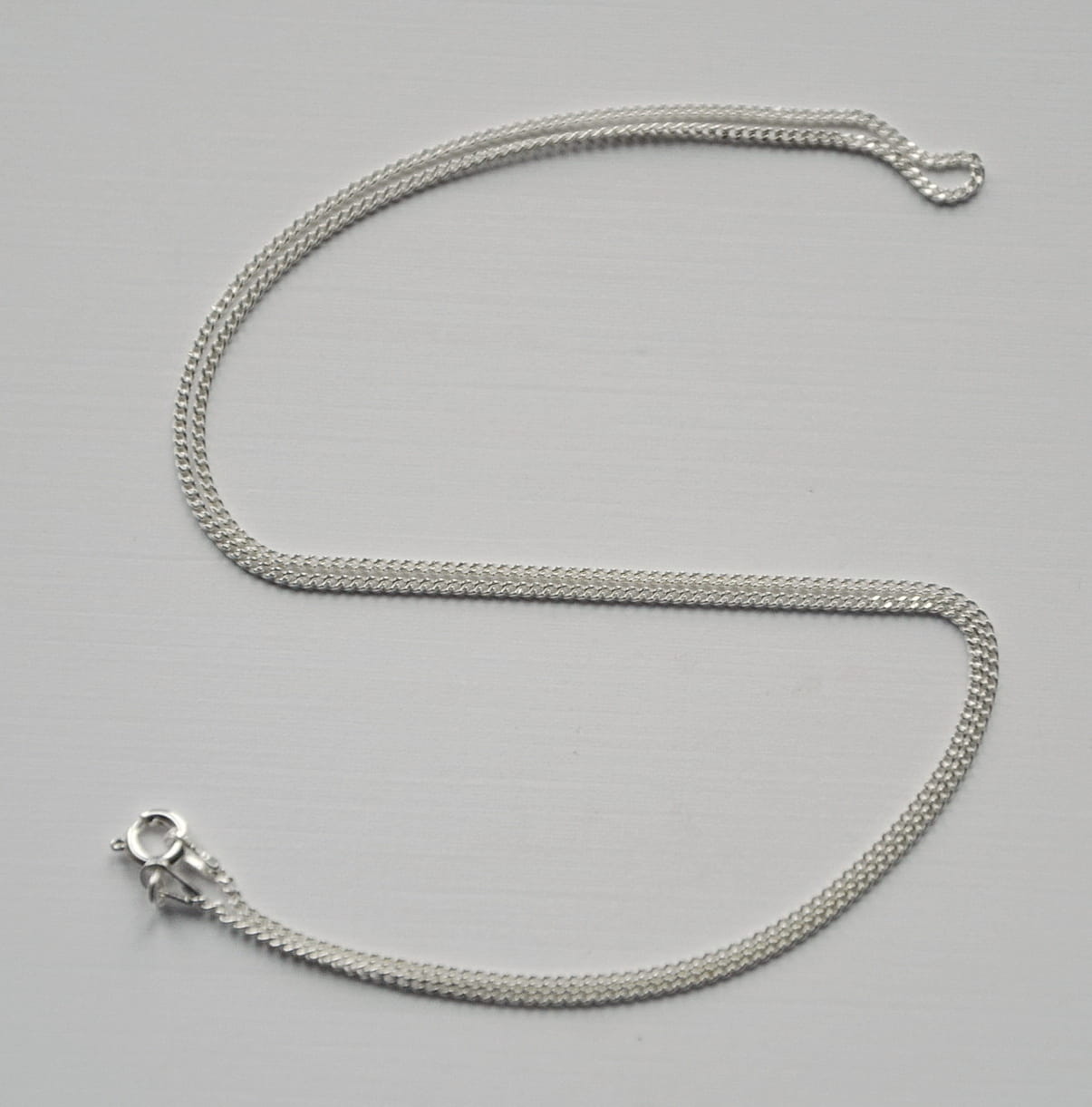 925 Delicate silver chain.