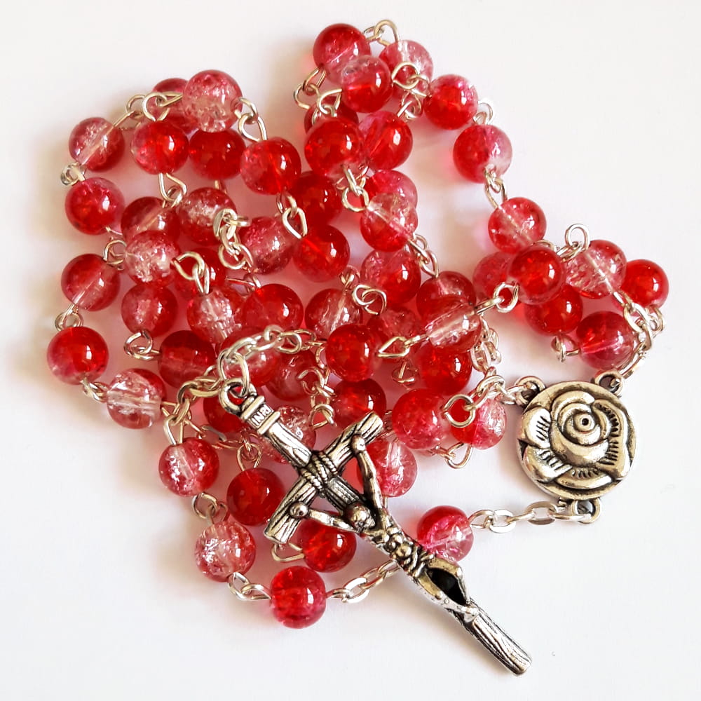 Różaniec ze szklanych koralików z różą