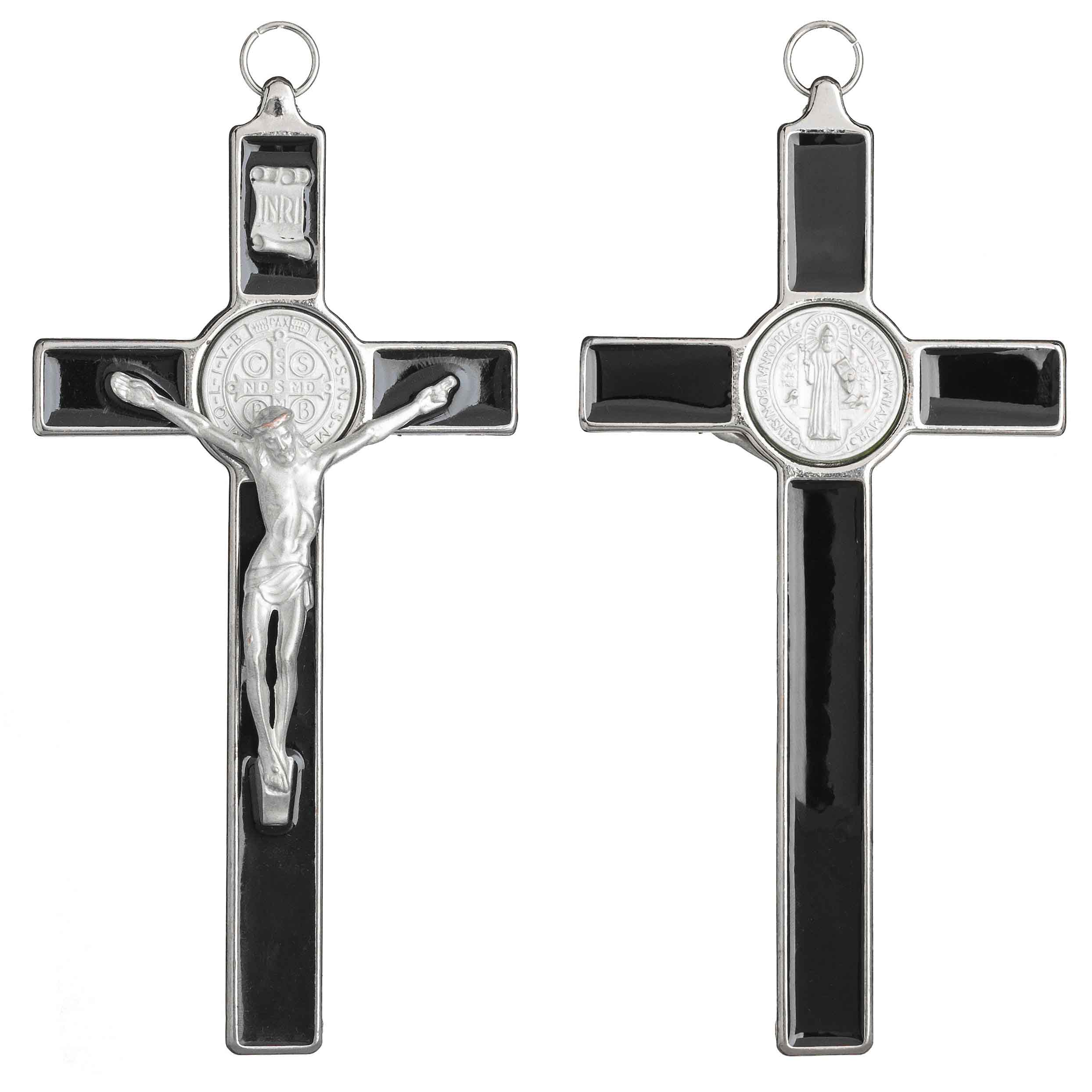 Wiszący krzyż św. Benedykta z kolorowym wypełnieniem.