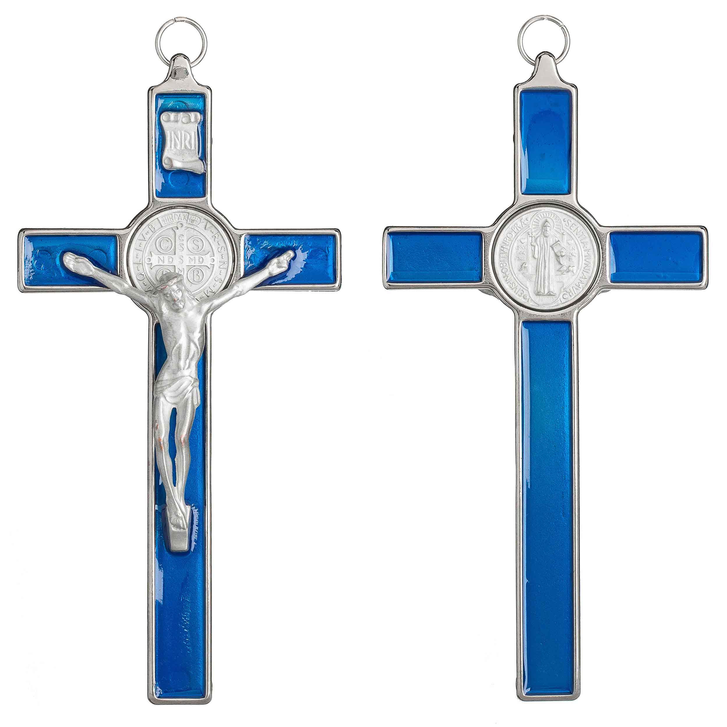 Wiszący krzyż św. Benedykta z żywicznym wypełnieniem.