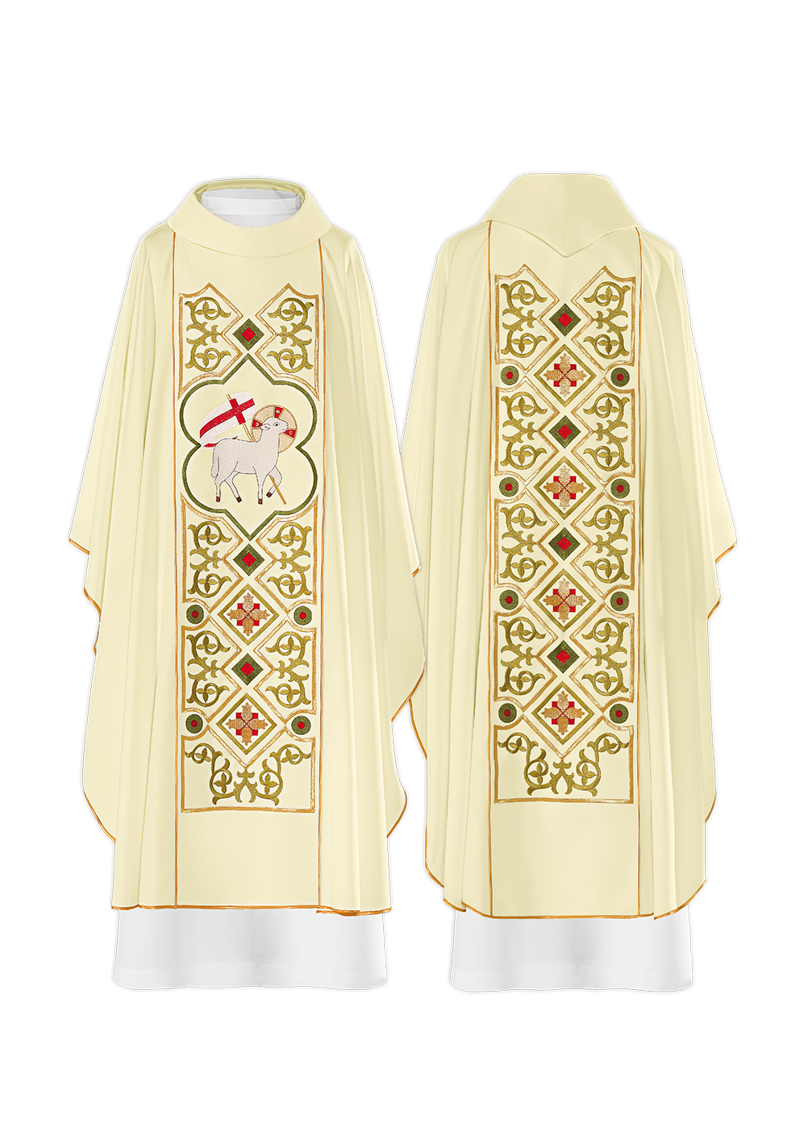 Ornat haftowany z Bożym Barankiem.