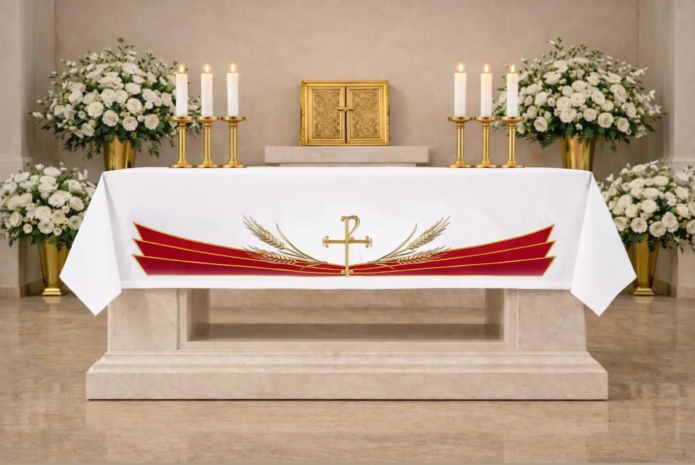 Biały obrus ołtarzowy PAX 150 × 300 cm – widok na ołtarzu