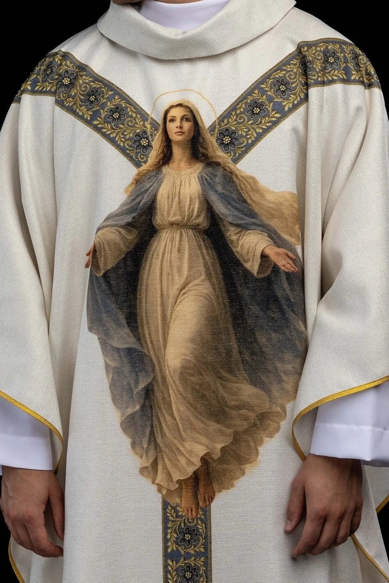 Ornat ecru z Matką Bożą Wniebowziętą – widok główny