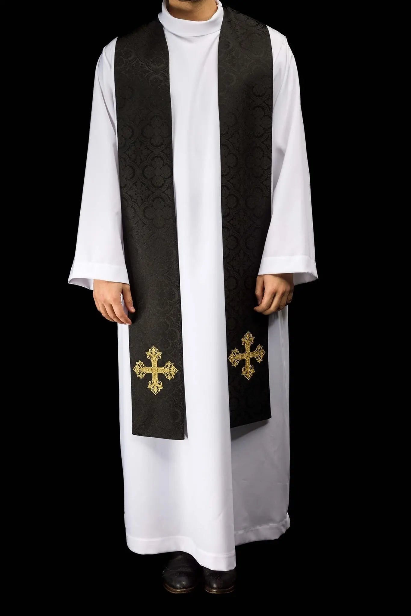 Stuła liturgiczna czarna z haftem krzyża