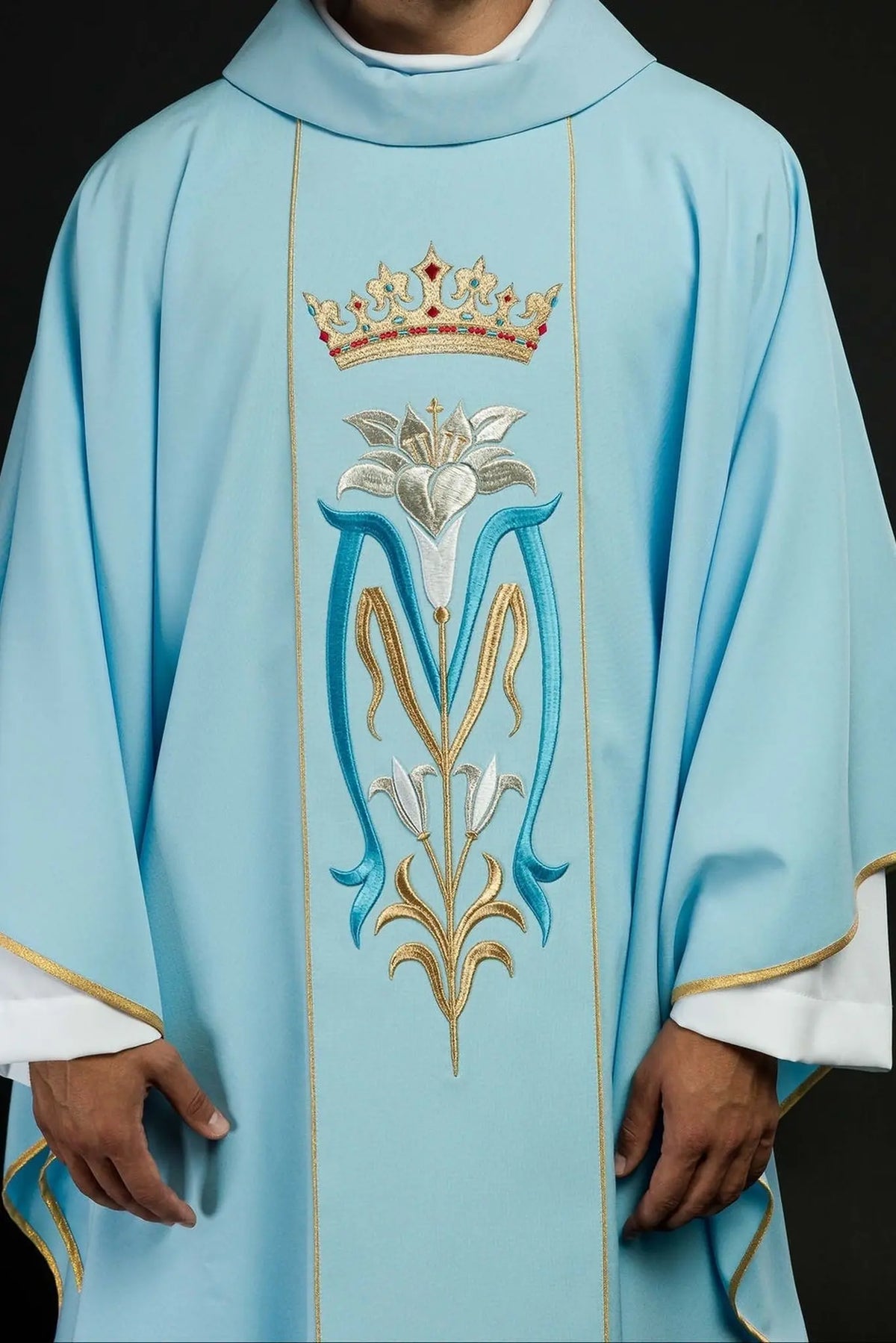 Ornat maryjny niebieski haftowany koroną