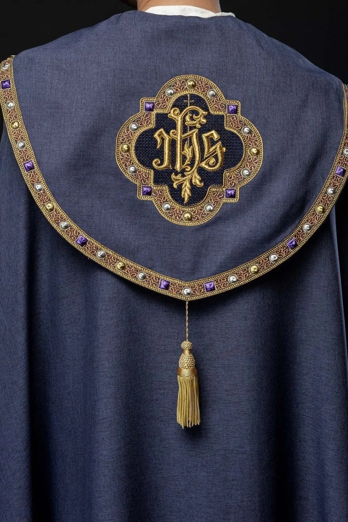 Kapa liturgiczna fioletowa z haftem IHS - S-3067-03-70 – widok główny