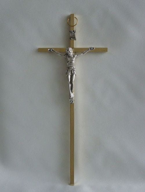 Krzyż metalowy w kolorze złotym